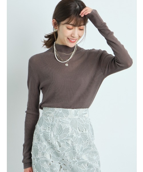 Apuweiser-riche（アプワイザーリッシェ）の「ハイネックシアーニット（ニット/セーター・レディース・ホワイト/グリーン/コーラルピンク/チャコールグレー・2）」の11枚目の写真