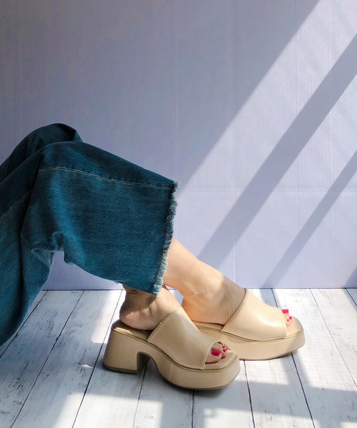 Noubel Voug Relax（ヌーベルヴォーグリラックス）の「バルキーヒールサンダル（サンダル・レディース・ホワイト/ブラック/ベージュ・LL/S/M/L）」の3枚目の写真