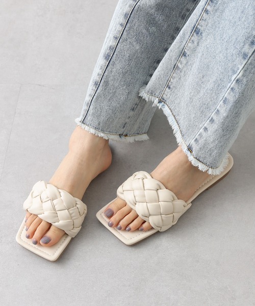 COLONY 2139（コロニートゥーワンスリーナイン）の「編み込みフラットサンダル（サンダル・レディース・ブラック/アイボリー・22.5/24.5/23.5）」の5枚目の写真