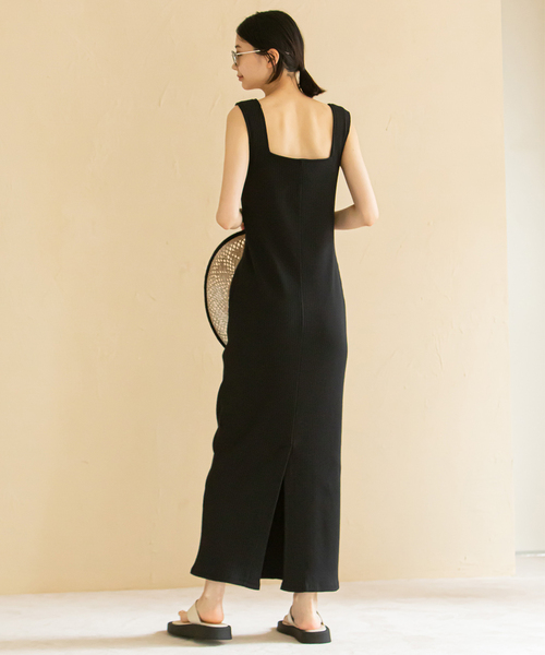 U by SPICK&SPAN(ユーバイスピックアンドスパン)の「スクエアネックリブワンピース(ワンピース・レディース・ブラック/ブラウン/ベージュ・FREE)」の6枚目の写真