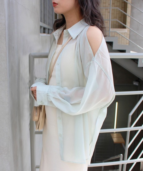 INGNI（イング）の「肩スリットシアー／シャツ（シャツ/ブラウス・レディース・ピンク/アイボリー/ミント/ブルー・M）」の2枚目の写真