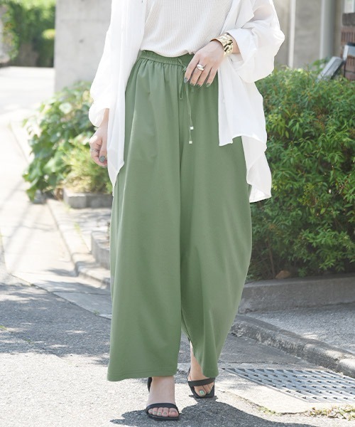 and it_（アンドイット）の「ライトクールストレッチワイドパンツ（その他パンツ・レディース・チャコールグレー/ベージュ/ブラック/カーキ・L/M）」の9枚目の写真