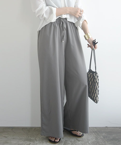 and it_（アンドイット）の「ライトクールストレッチワイドパンツ（その他パンツ・レディース・チャコールグレー/ベージュ/ブラック/カーキ・L/M）」の15枚目の写真
