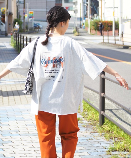CONVERSE(コンバース)の「【CONVERSE】コンバースオールスター バックプリントビッグTee(Tシャツ/カットソー・レディース・ホワイト/ブラック/ベージュ/ホワイト系その他/ブラック系その他/ベージュ系その他・M)」の7枚目の写真