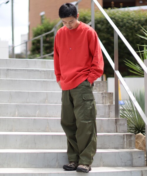 BEAMS（ビームス）の「BEAMS / ダメージ クルーネックスウェット（スウェット・メンズ・ブラック系その他4/レッド・S/M/L/XL）」の6枚目の写真