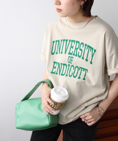 GeeRA(ジーラ)の「カレッジロゴ半袖Tシャツ(Tシャツ/カットソー・レディース・ホワイト×レッド/ホワイト×ブルー/ベージュ系その他・MEDIUM)」の3枚目の写真