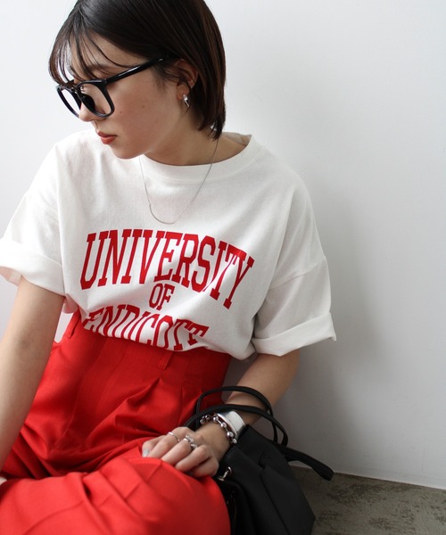 GeeRA(ジーラ)の「カレッジロゴ半袖Tシャツ(Tシャツ/カットソー・レディース・ホワイト×レッド/ホワイト×ブルー/ベージュ系その他・MEDIUM)」の4枚目の写真