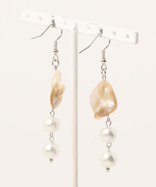 tone(トーン)の「【-lensa-】輝くシェルの個性派ピアス(MA)(ピアス(両耳用)・レディース・ホワイト・FREE)」の7枚目の写真