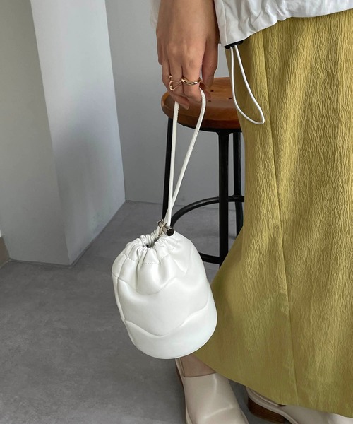 CAPRICIEUX LE'MAGE（カプリシューレマージュ）の「ウェービー巾着バッグ（ハンドバッグ・レディース・ホワイト/ブラック・FREE）」の10枚目の写真