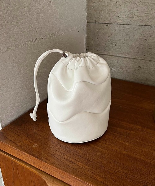 CAPRICIEUX LE'MAGE（カプリシューレマージュ）の「ウェービー巾着バッグ（ハンドバッグ・レディース・ホワイト/ブラック・FREE）」の14枚目の写真