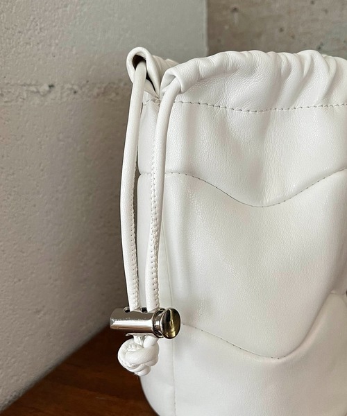 CAPRICIEUX LE'MAGE（カプリシューレマージュ）の「ウェービー巾着バッグ（ハンドバッグ・レディース・ホワイト/ブラック・FREE）」の6枚目の写真