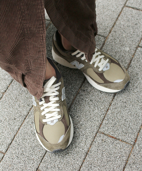 SLOBE IENA（スローブイエナ）の「【NEW BALANCE / ニューバランス】 M2002RHN（スニーカー・レディース・チャコールグレー・22.5cm/23cm/23.5cm/24cm/24.5cm）」の2枚目の写真
