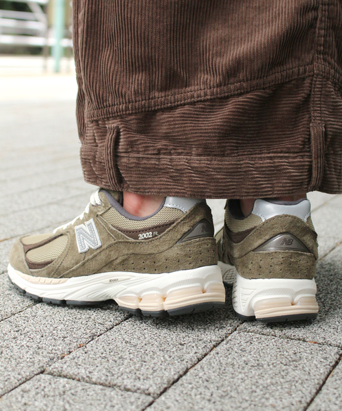 SLOBE IENA（スローブイエナ）の「【NEW BALANCE / ニューバランス】 M2002RHN（スニーカー・レディース・チャコールグレー・22.5cm/23cm/23.5cm/24cm/24.5cm）」の4枚目の写真