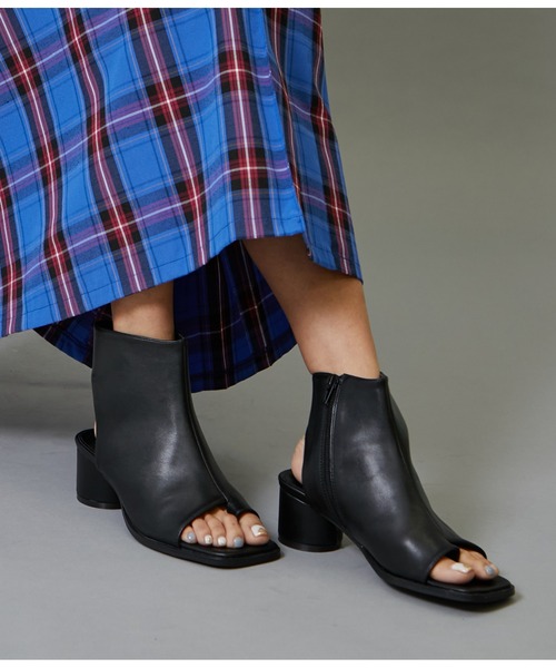 Settimissimo（セッティミッシモ）の「オープントゥショートブーツ（ブーツ・レディース・ブラック/オフホワイト・S/M/L）」の2枚目の写真