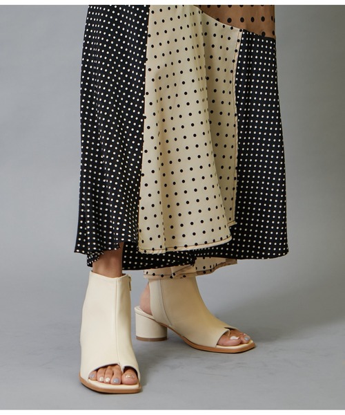 Settimissimo（セッティミッシモ）の「オープントゥショートブーツ（ブーツ・レディース・ブラック/オフホワイト・S/M/L）」の5枚目の写真