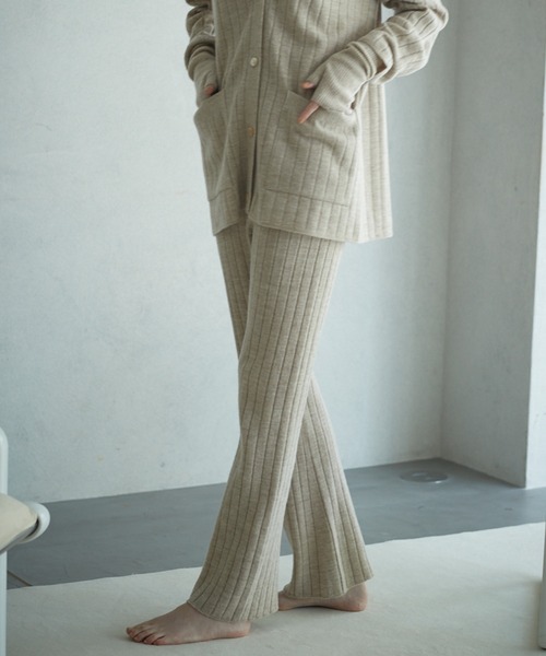 YVON(イヴォン)の「ワイドリブニットパンツ(その他パンツ・レディース・ベージュ/モカ・9号)」の1枚目の写真