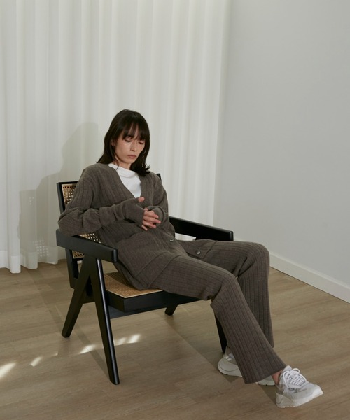 YVON(イヴォン)の「ワイドリブニットパンツ(その他パンツ・レディース・ベージュ/モカ・9号)」の4枚目の写真