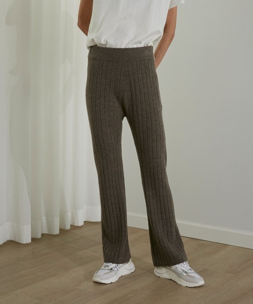 YVON(イヴォン)の「ワイドリブニットパンツ(その他パンツ・レディース・ベージュ/モカ・9号)」の5枚目の写真