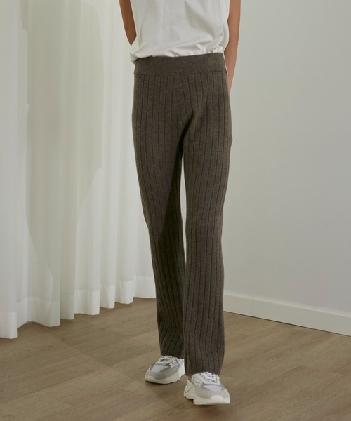 YVON(イヴォン)の「ワイドリブニットパンツ(その他パンツ・レディース・ベージュ/モカ・9号)」の6枚目の写真