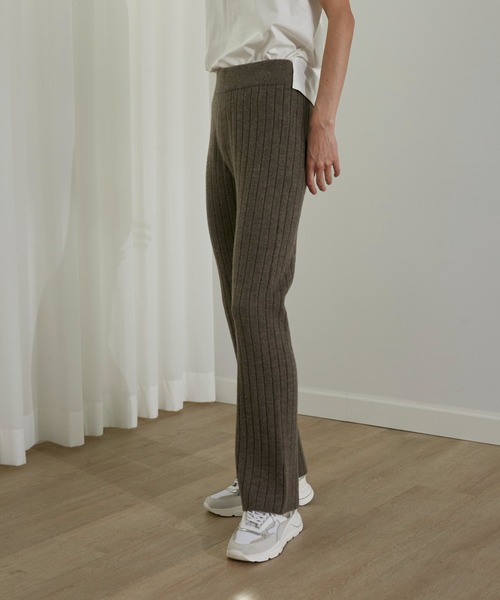 YVON(イヴォン)の「ワイドリブニットパンツ(その他パンツ・レディース・ベージュ/モカ・9号)」の7枚目の写真