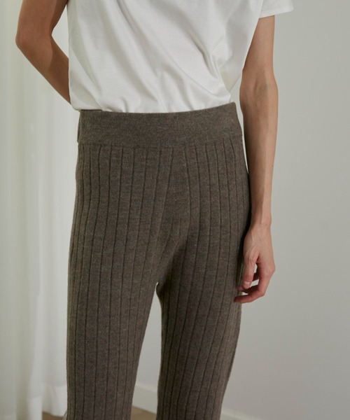 YVON(イヴォン)の「ワイドリブニットパンツ(その他パンツ・レディース・ベージュ/モカ・9号)」の8枚目の写真
