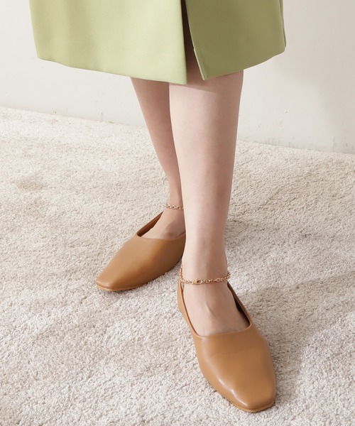 N.（N. Natural Beauty Basic）（エヌエヌナチュラルビューティーベーシック）の「アンクルチェーンストラップフラットパンプス（パンプス・レディース・ブラック/ベージュ・LARGE/MEDIUM）」の2枚目の写真