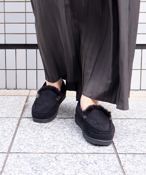 Isn't She?(イズントシー)の「フェイクムートンモカシン(モカシン/デッキシューズ・レディース・キャメル/ブラック/モカ・LL/S/L/M)」の5枚目の写真