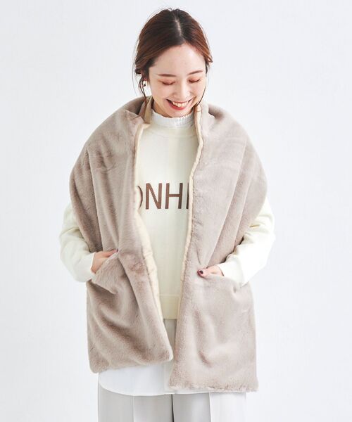 le.coeur blanc（ルクールブラン）の「TWEEDMILL フェイクファーポケツキストール（ストール/ショール・レディース・ベージュ・FREE）」の3枚目の写真