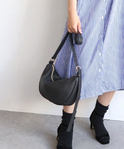 T・S・L（ティーエスエル）の「ハーフムーンショルダーバッグ（ショルダーバッグ・レディース・チャコールグレー/レモンイエロー/アイボリー/グリーン・FREE）」の3枚目の写真