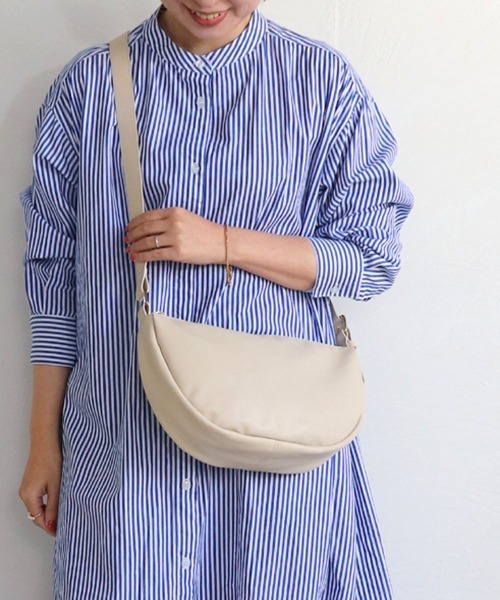 T・S・L（ティーエスエル）の「ハーフムーンショルダーバッグ（ショルダーバッグ・レディース・チャコールグレー/レモンイエロー/アイボリー/グリーン・FREE）」の2枚目の写真