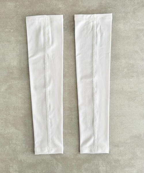 NIKE（ナイキ）の「NIKE(ナイキ)/アームカバー スウッシュ ライトウェイト ドライフィット ランニングスリーブ 2.0（スポーツグッズ・メンズ・ブラック/ホワイト・M/L）」の9枚目の写真