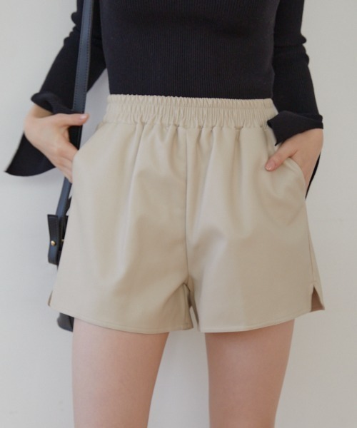 ACYM(アシーム)の「Relax leather short パンツ(その他パンツ・レディース・アイボリー/ブラウン・FREE)」の3枚目の写真