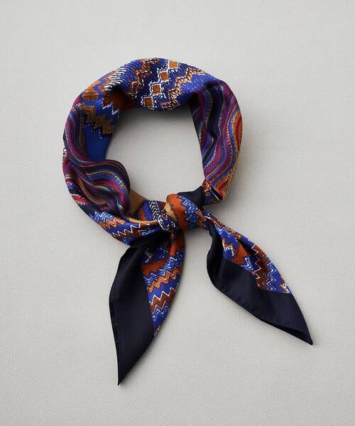 tk.TAKEO KIKUCHI(ティーケータケオキクチ)の「◆Italy ビッグスカーフ(バンダナ/スカーフ・メンズ・ブラック系/ベージュ系3/ネイビー系/ブルー系3/ブルー系4・00)」の5枚目の写真