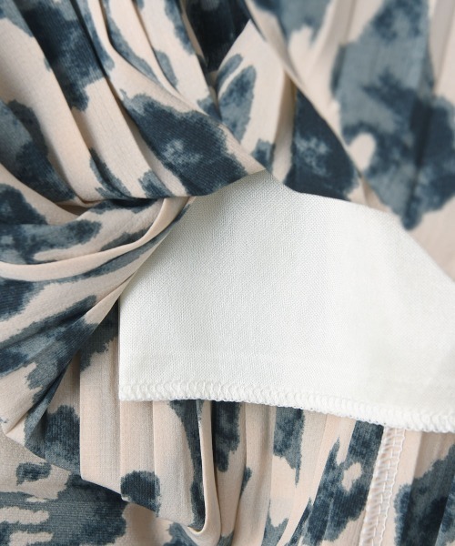 marjour(マージュール)の「PRINT PLEATS SKIRT(スカート・レディース・ベージュ系その他・M)」の5枚目の写真