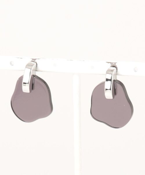 tone(トーン)の「【KuKuLu TOKYO】メタル × カラー ニュアンス クロス ピアス(ニッケルフリー)(ピアス(両耳用)・レディース・グリーン/アイボリー/ブラウン系その他/ブラック/パープル・FREE)」の8枚目の写真