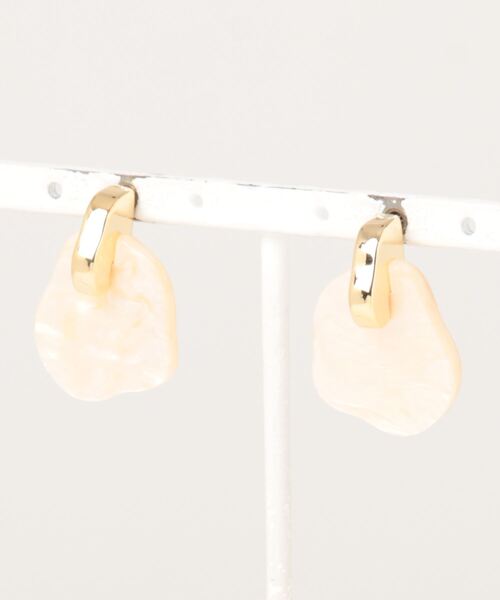 tone(トーン)の「【KuKuLu TOKYO】メタル × カラー ニュアンス クロス ピアス(ニッケルフリー)(ピアス(両耳用)・レディース・グリーン/アイボリー/ブラウン系その他/ブラック/パープル・FREE)」の10枚目の写真