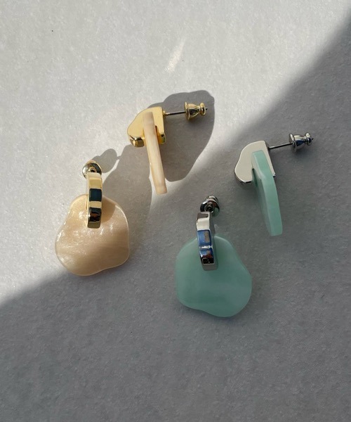 tone(トーン)の「【KuKuLu TOKYO】メタル × カラー ニュアンス クロス ピアス(ニッケルフリー)(ピアス(両耳用)・レディース・グリーン/アイボリー/ブラウン系その他/ブラック/パープル・FREE)」の16枚目の写真