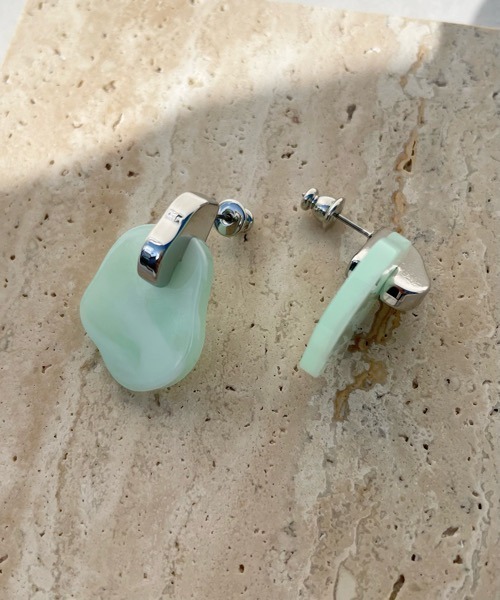 tone(トーン)の「【KuKuLu TOKYO】メタル × カラー ニュアンス クロス ピアス(ニッケルフリー)(ピアス(両耳用)・レディース・グリーン/アイボリー/ブラウン系その他/ブラック/パープル・FREE)」の18枚目の写真