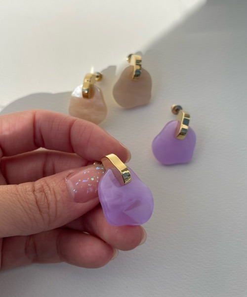 tone(トーン)の「【KuKuLu TOKYO】メタル × カラー ニュアンス クロス ピアス(ニッケルフリー)(ピアス(両耳用)・レディース・グリーン/アイボリー/ブラウン系その他/ブラック/パープル・FREE)」の19枚目の写真