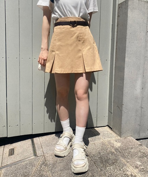 one after another NICE CLAUP（ワンアフターアナザーナイスクラップ）の「ベルト付きボックスプリーツミニスカート（スカート・レディース・ネイビー/ベージュ/ブラック/ブラック系その他・FREE）」の3枚目の写真