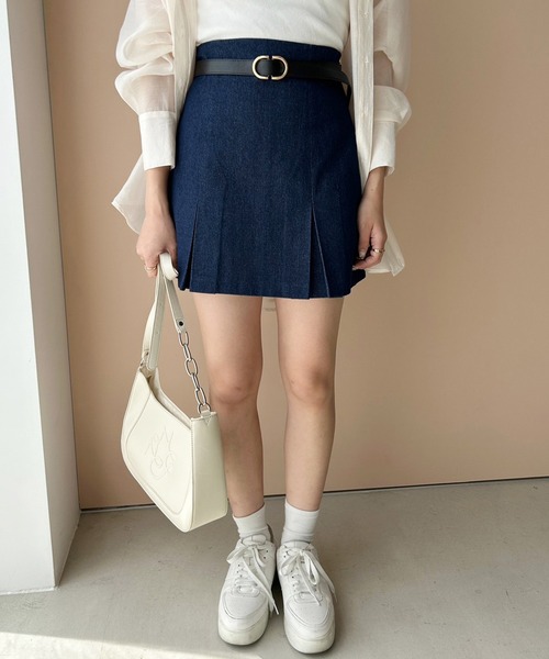 one after another NICE CLAUP（ワンアフターアナザーナイスクラップ）の「ベルト付きボックスプリーツミニスカート（スカート・レディース・ネイビー/ベージュ/ブラック/ブラック系その他・FREE）」の4枚目の写真