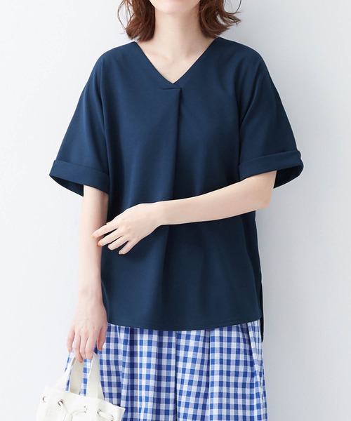 Viola e Viola(ヴィオラエヴィオラ)の「すっきりVネックTシャツブラウス(Tシャツ/カットソー・レディース・カーキ/オフホワイト/ブルー/グレイッシュブルー/ピンク/サンドグレー/ネイビー/ブラック/ブルーグリーン・X-LARGE/XX-LARGE/MEDIUM/LARGE)」の6枚目の写真