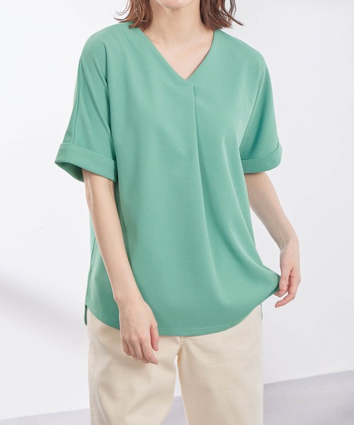 Viola e Viola(ヴィオラエヴィオラ)の「すっきりVネックTシャツブラウス(Tシャツ/カットソー・レディース・カーキ/オフホワイト/ブルー/グレイッシュブルー/ピンク/サンドグレー/ネイビー/ブラック/ブルーグリーン・X-LARGE/XX-LARGE/MEDIUM/LARGE)」の7枚目の写真