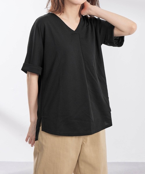 Viola e Viola(ヴィオラエヴィオラ)の「すっきりVネックTシャツブラウス(Tシャツ/カットソー・レディース・カーキ/オフホワイト/ブルー/グレイッシュブルー/ピンク/サンドグレー/ネイビー/ブラック/ブルーグリーン・X-LARGE/XX-LARGE/MEDIUM/LARGE)」の13枚目の写真