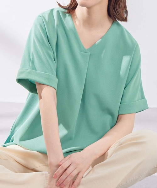 Viola e Viola(ヴィオラエヴィオラ)の「すっきりVネックTシャツブラウス(Tシャツ/カットソー・レディース・カーキ/オフホワイト/ブルー/グレイッシュブルー/ピンク/サンドグレー/ネイビー/ブラック/ブルーグリーン・X-LARGE/XX-LARGE/MEDIUM/LARGE)」の20枚目の写真