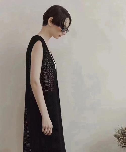 leune（ルネ）の「ニットロングジレ（ベスト・レディース・ホワイト/ベージュ/ブラック・FREE）」の4枚目の写真
