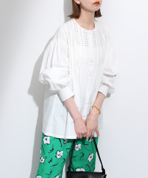 45R コットンタックブラウス Tシャツ カットワーク ホワイト SLOBE IENA（スローブイエナ）の「カットワークタックブラウス（シャツ