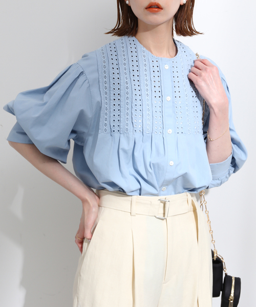 23ss 極美品✨ スローブイエナ カットワークタックブラウス SLOBE IENA（スローブイエナ）の「カットワークタックブラウス