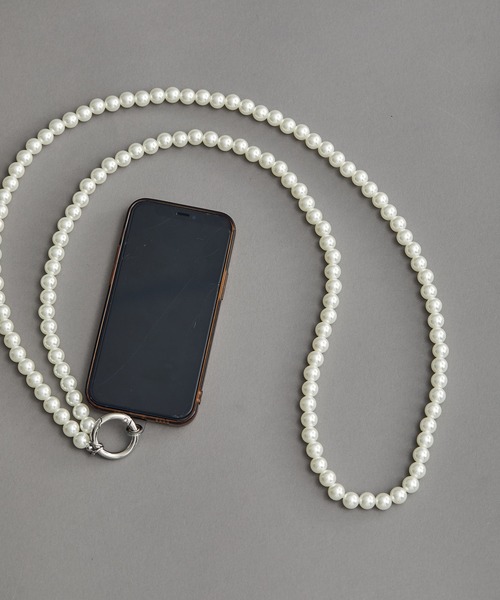 VIS(ビス)の「【追加生産】パール&メタルボールスマホショルダー(スマホグッズ・レディース・シルバー/ホワイト・FREE)」の1枚目の写真