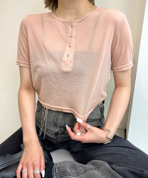 WHO'S WHO gallery(フーズフーギャラリー)の「シアーヘンリーTEE(Tシャツ/カットソー・レディース・ホワイト/ピンク/ブラック・FREE)」の3枚目の写真